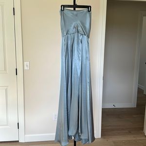Light dusty  blue bridesmaid dress. Dry cleaned. Sz 4.
